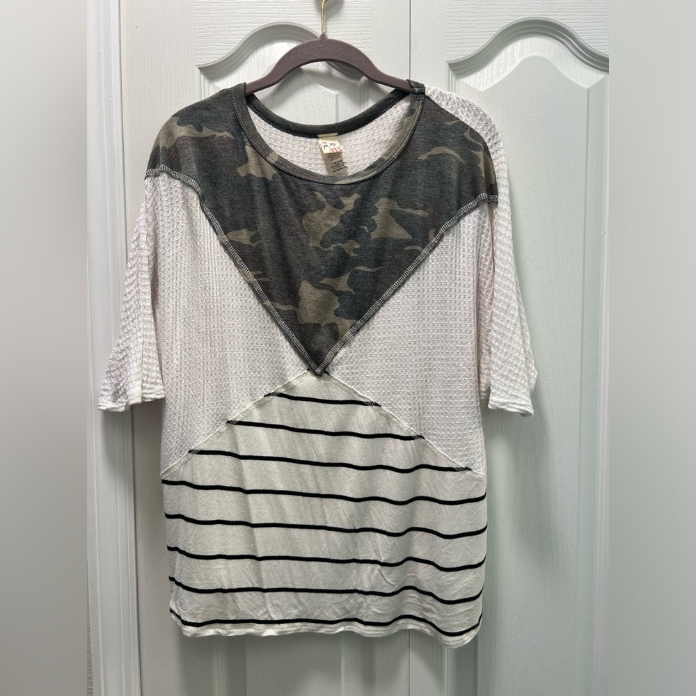 Fifth Ray waffle knit camo and strip top in size medium